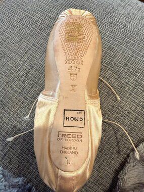 new freed pointe shoes size 4.5x shield maker